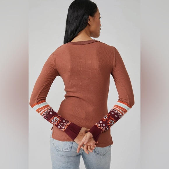 NEW FREE PEOPLE- Henley Top with Thermal and Sweater blends in size Medium - Picture 5 of 6